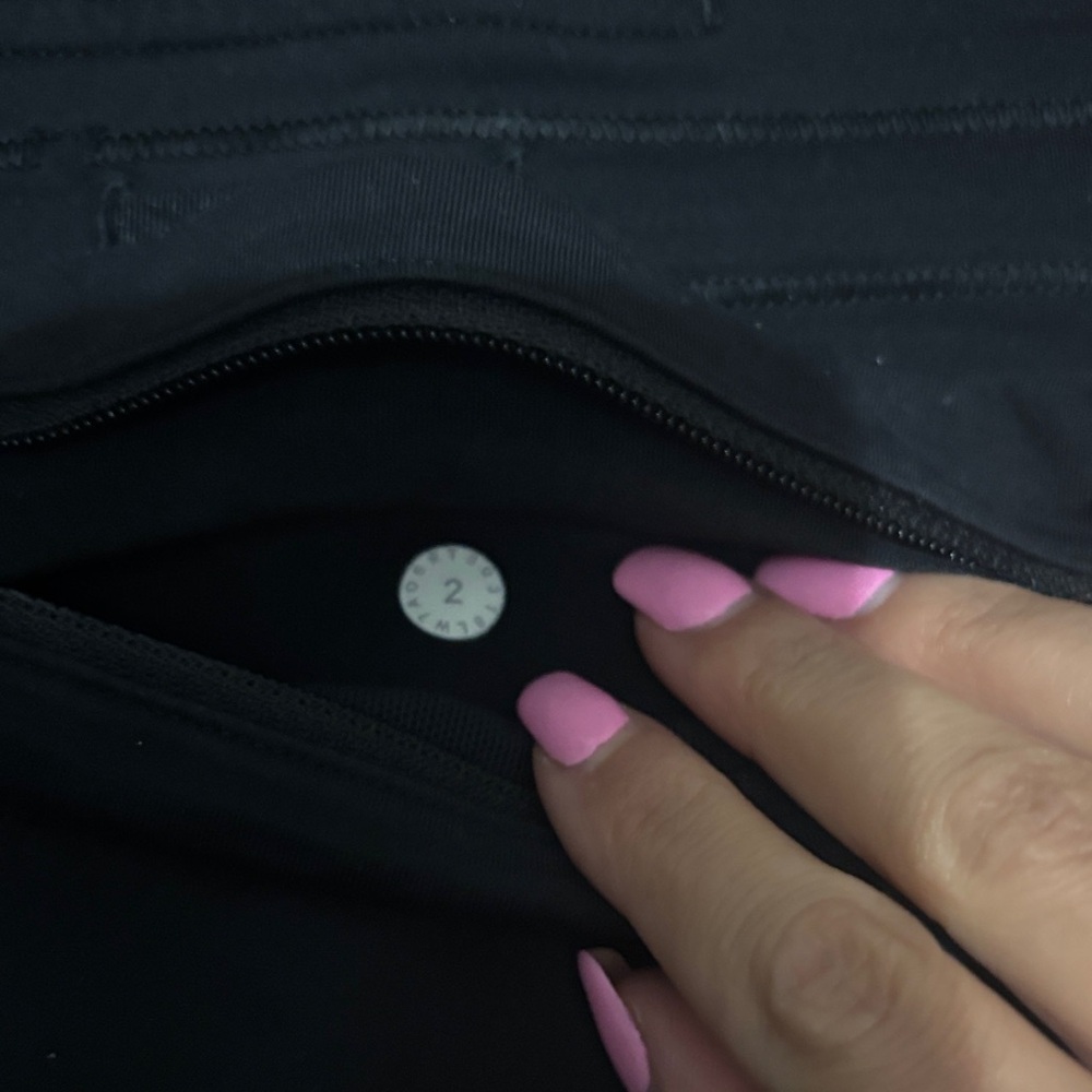 Lululemon speed up shorts - Picture 4 of 4